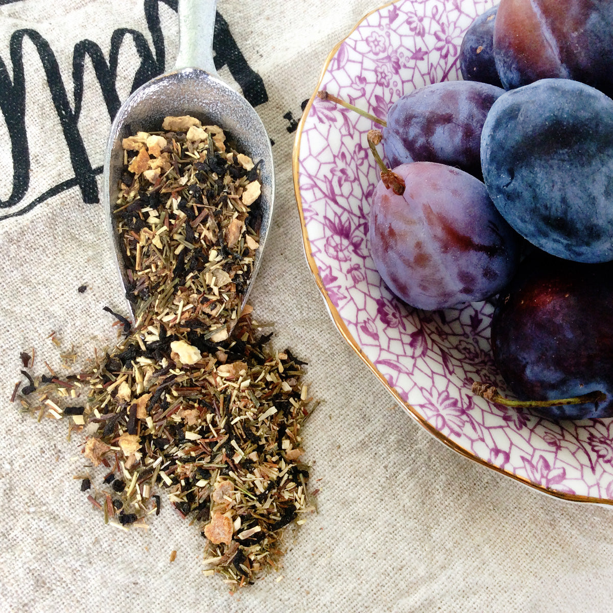 Sugar Plum (Plum - Strawberry - Cardamom) Black Tea
